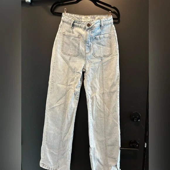 Light wash jeans with pockets - Picture 1 of 2